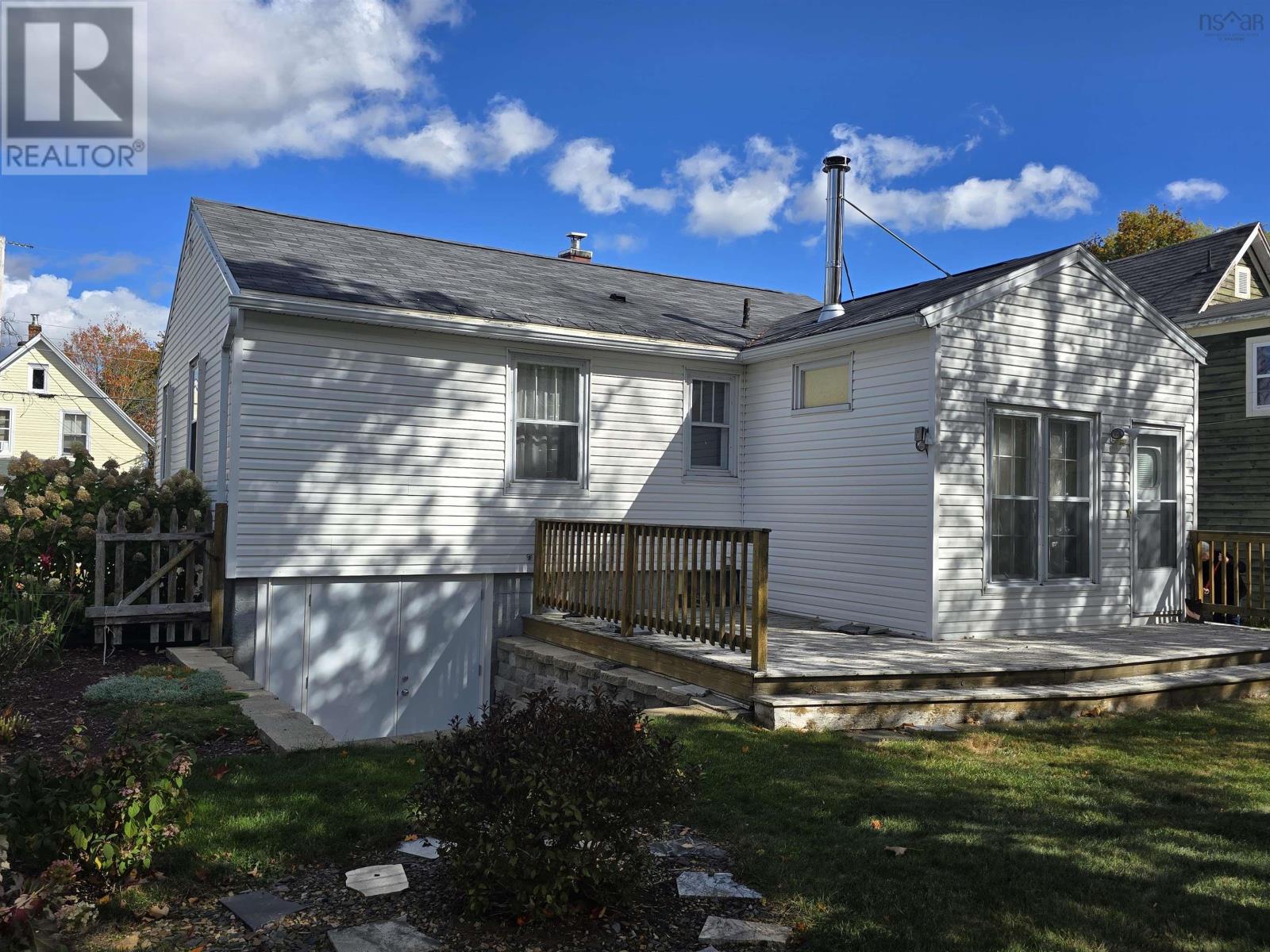 24 Prince Street, Bridgewater, Nova Scotia  B4V 1C6 - Photo 8 - 202526028