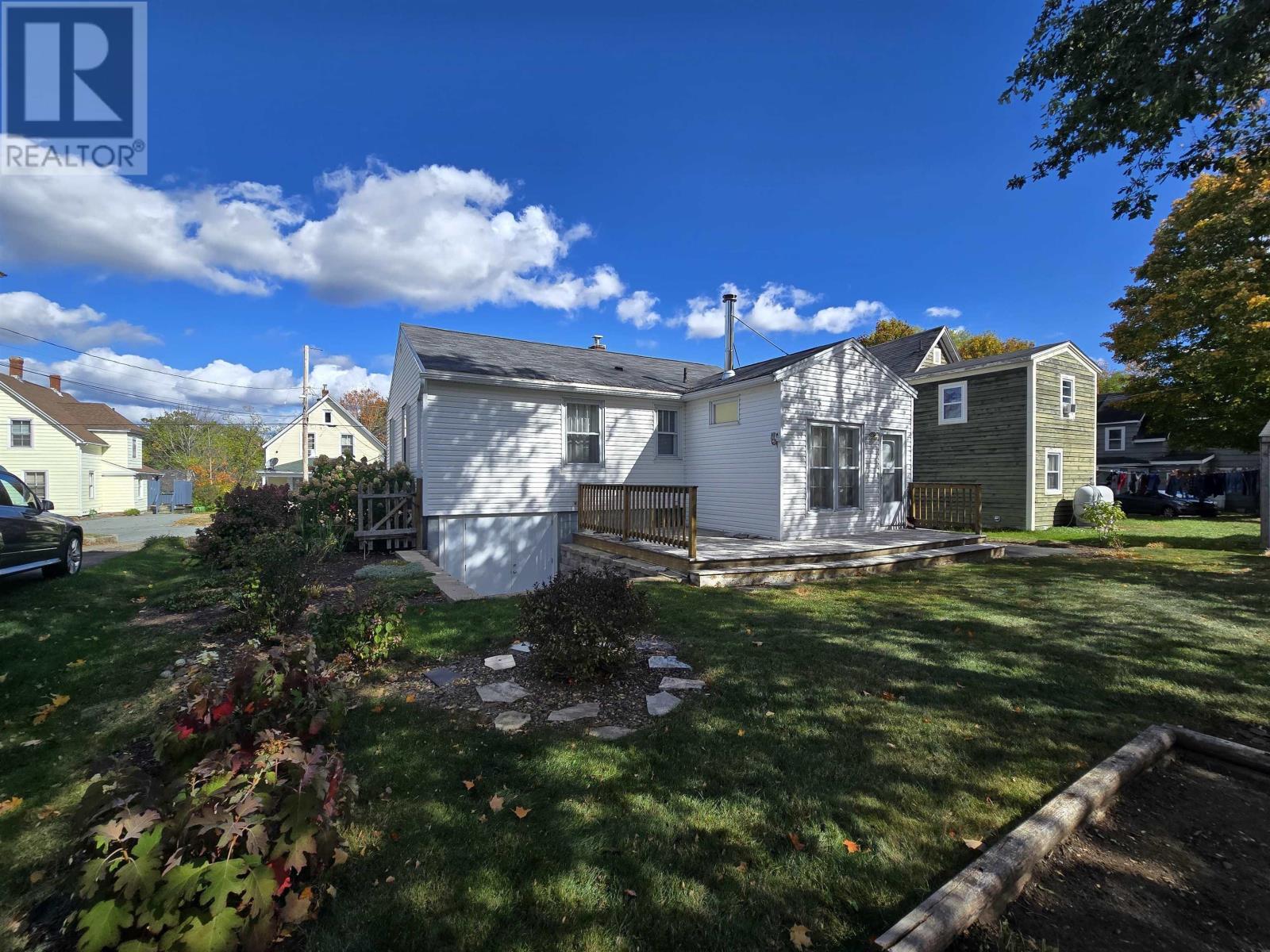24 Prince Street, Bridgewater, Nova Scotia  B4V 1C6 - Photo 9 - 202526028