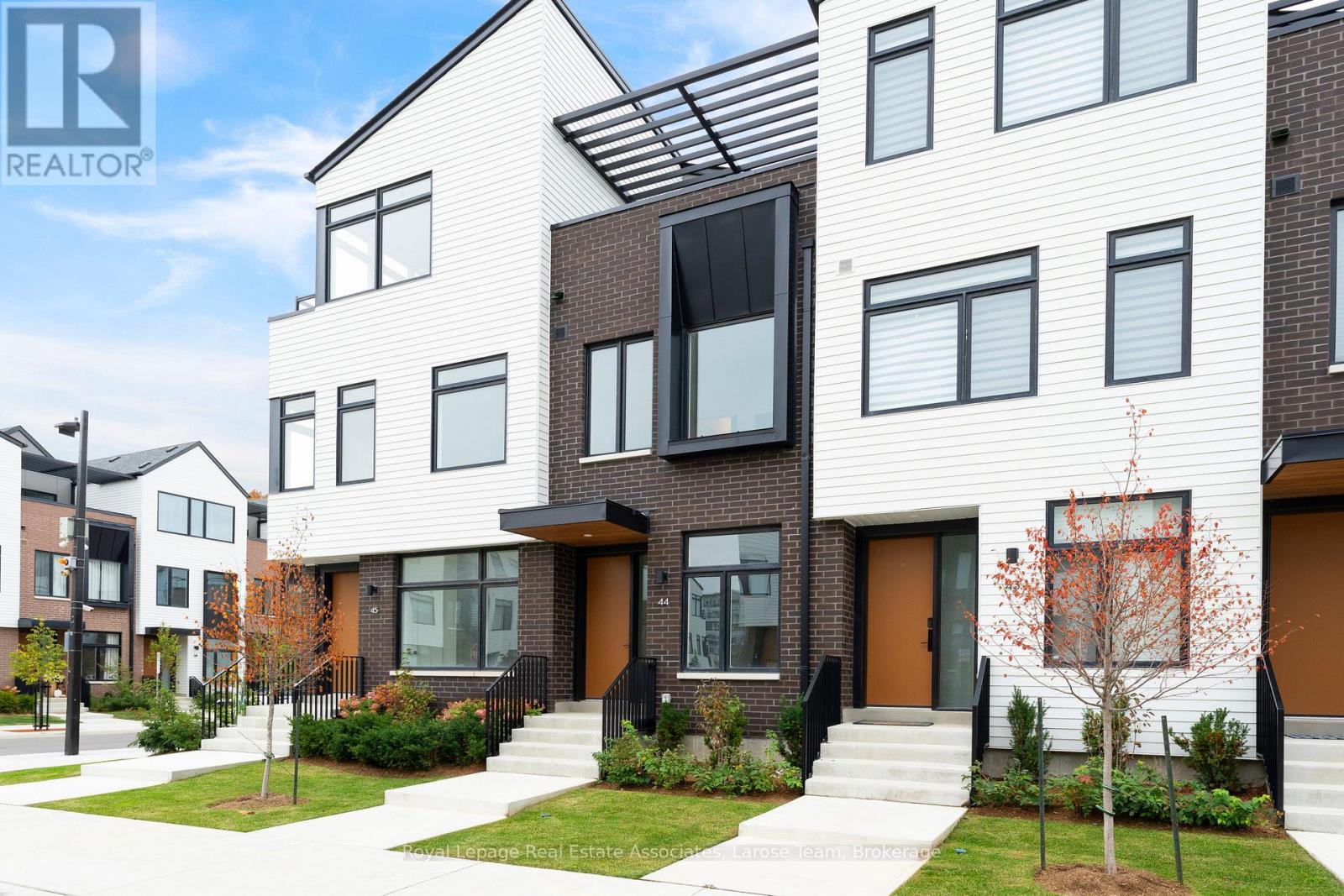 44 - 30 Lou Parsons Way, Mississauga, Ontario  L5H 0B2 - Photo 2 - W12474171