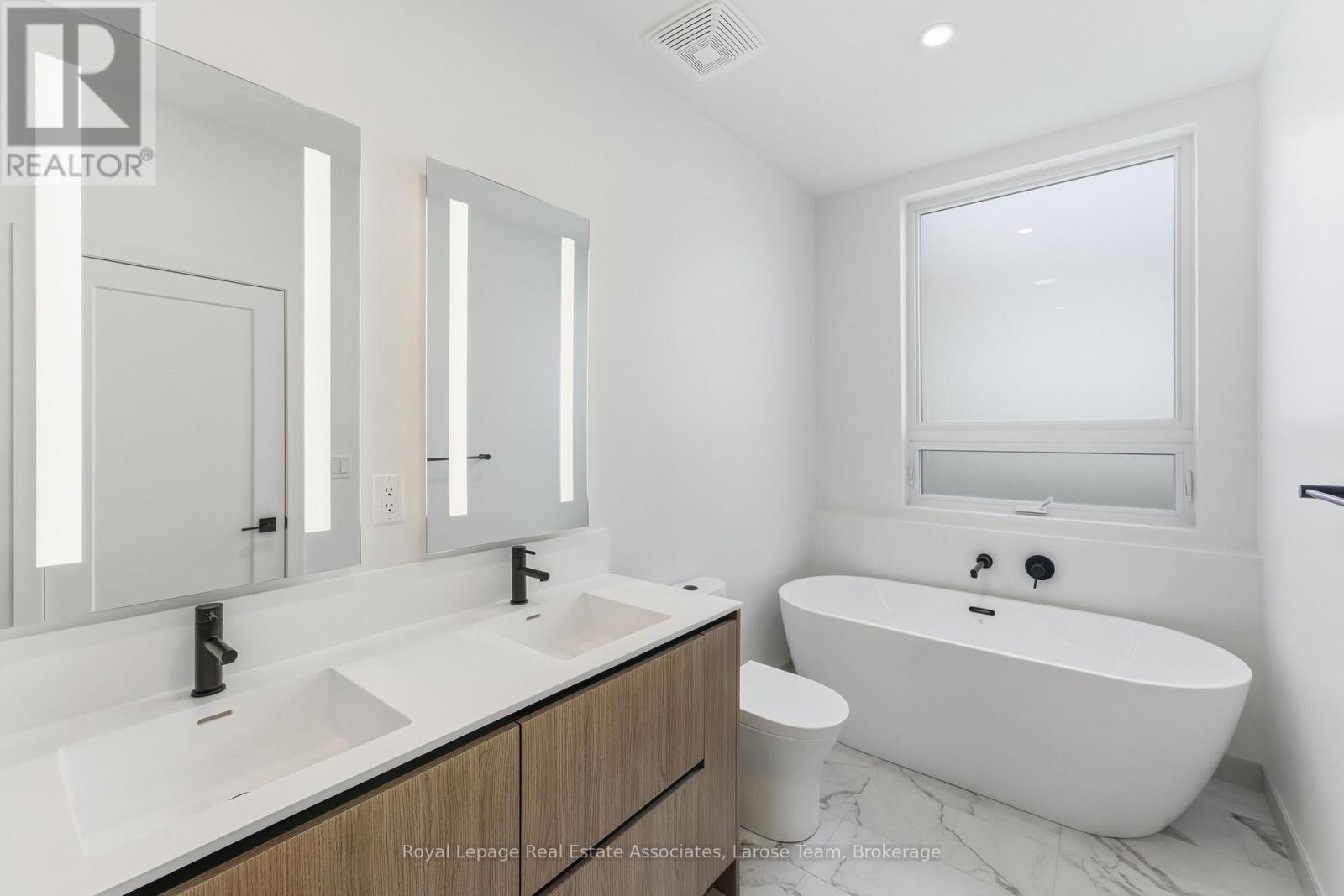 44 - 30 Lou Parsons Way, Mississauga, Ontario  L5H 0B2 - Photo 35 - W12474171