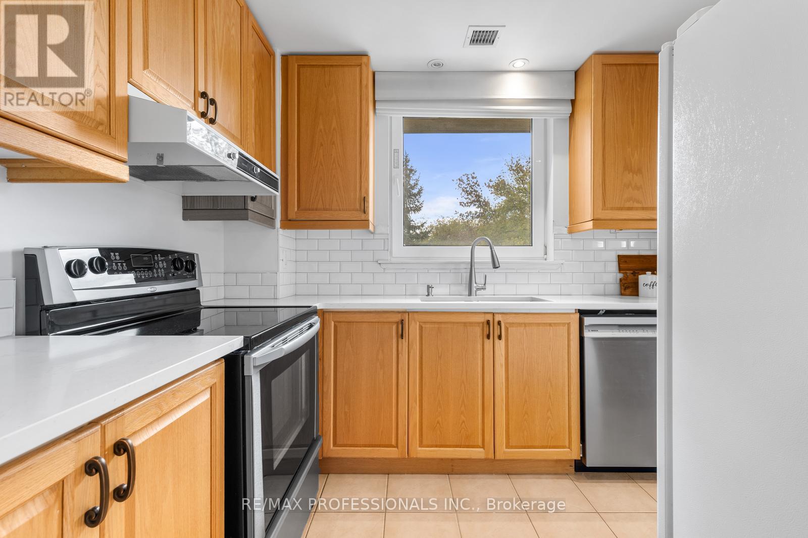 211 - 350 Mill Road, Toronto, Ontario  M9C 5R7 - Photo 11 - W12474196