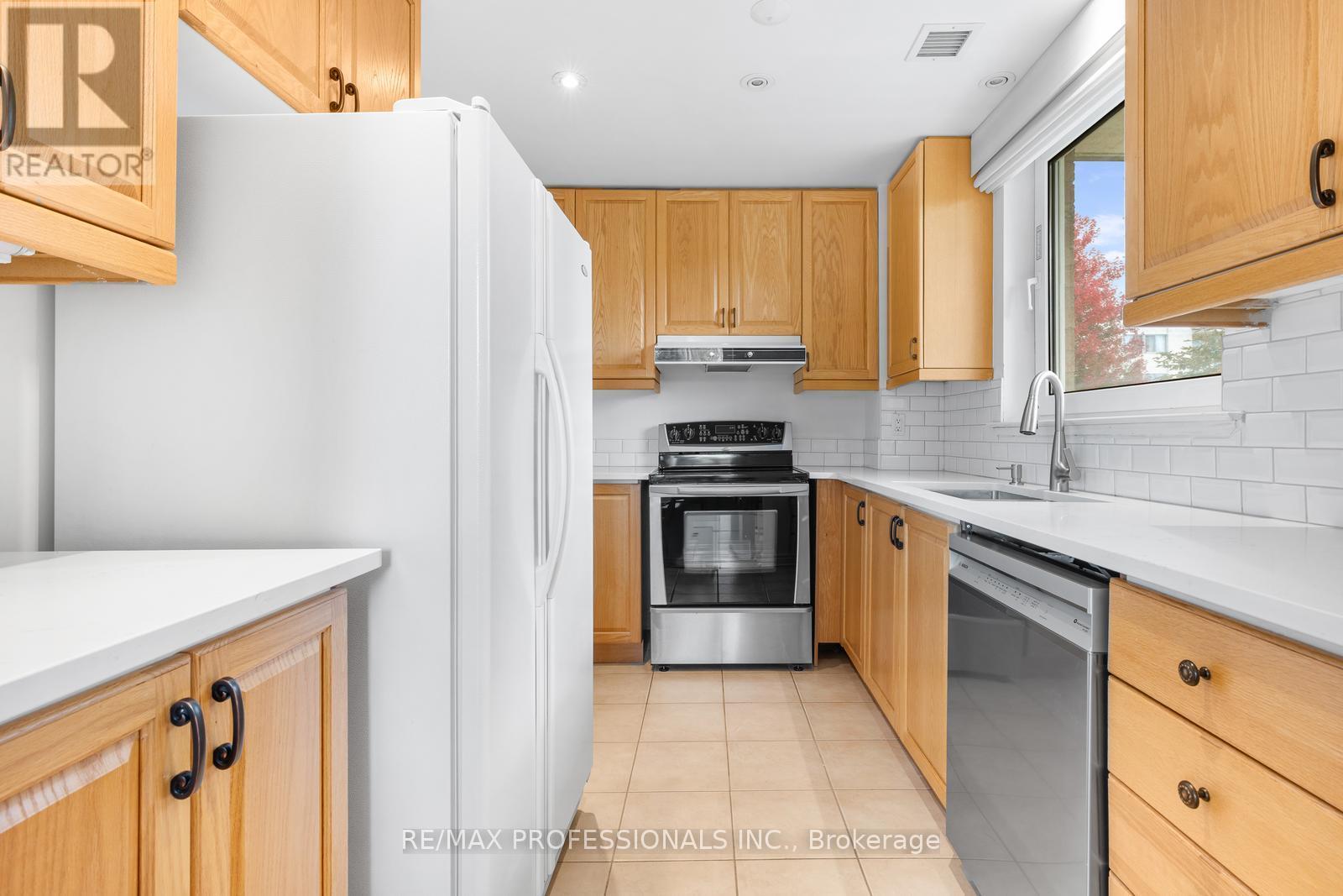 211 - 350 Mill Road, Toronto, Ontario  M9C 5R7 - Photo 9 - W12474196