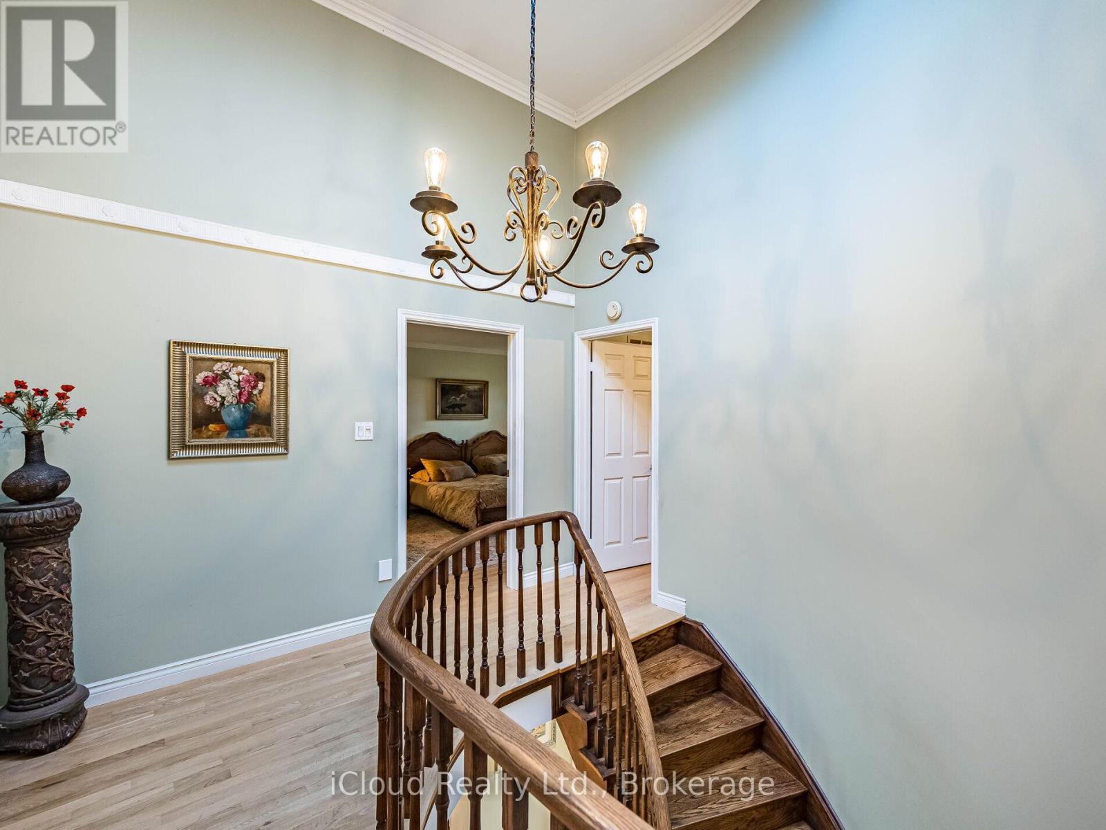 1529 Ballyclare Drive, Mississauga, Ontario  L5C 1J4 - Photo 26 - W12474197