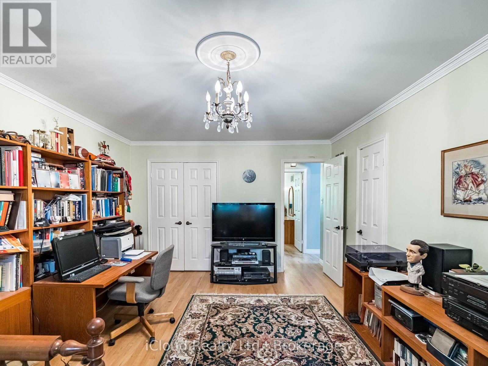 1529 Ballyclare Drive, Mississauga, Ontario  L5C 1J4 - Photo 36 - W12474197