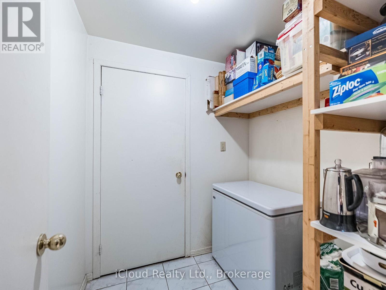 1529 Ballyclare Drive, Mississauga, Ontario  L5C 1J4 - Photo 44 - W12474197