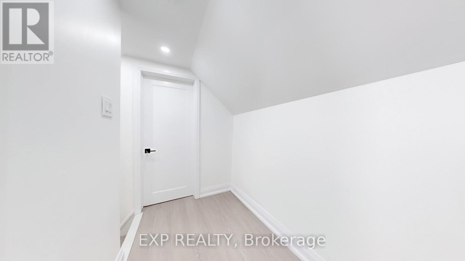 685 Jane Street, Toronto, Ontario  M6N 4A6 - Photo 17 - W12474210