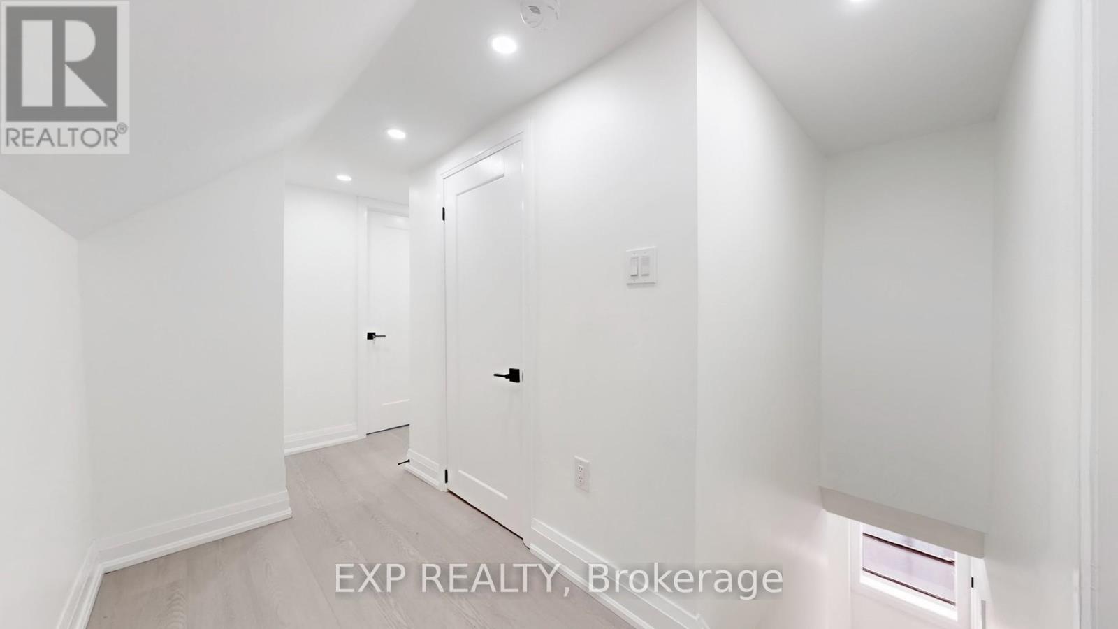 685 Jane Street, Toronto, Ontario  M6N 4A6 - Photo 18 - W12474210