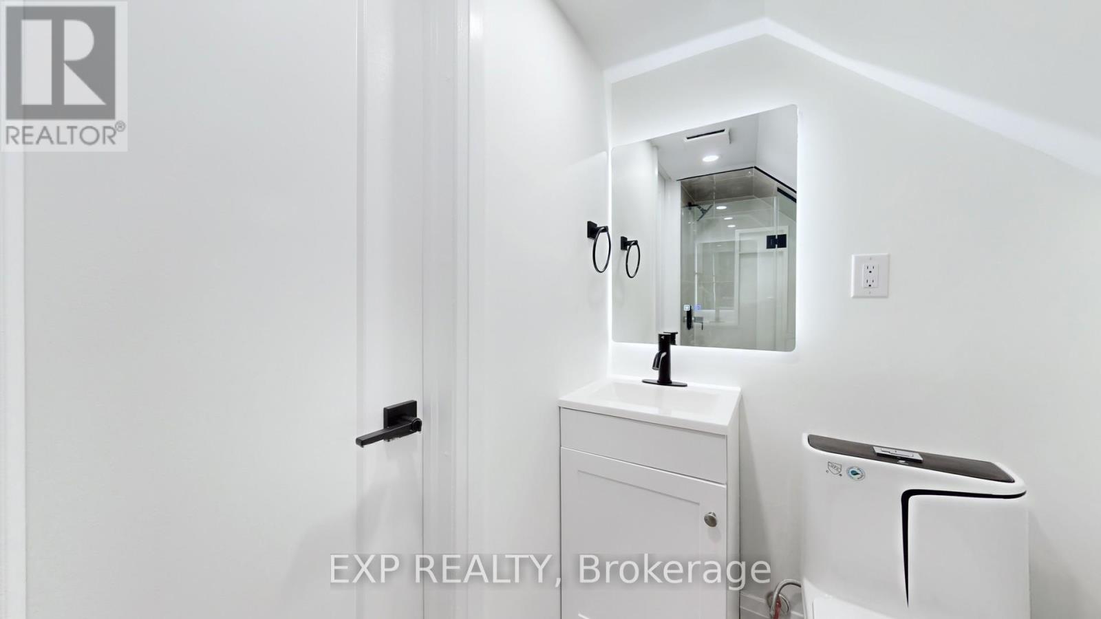 685 Jane Street, Toronto, Ontario  M6N 4A6 - Photo 22 - W12474210