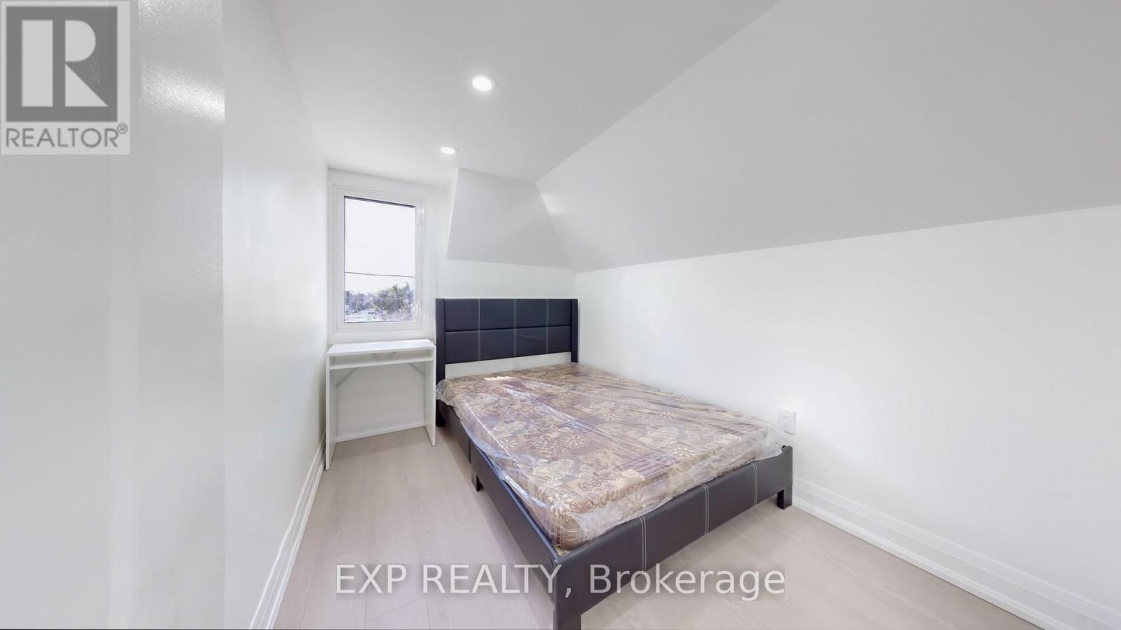 685 Jane Street, Toronto, Ontario  M6N 4A6 - Photo 24 - W12474210