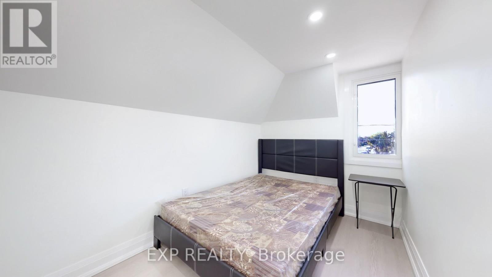 685 Jane Street, Toronto, Ontario  M6N 4A6 - Photo 25 - W12474210