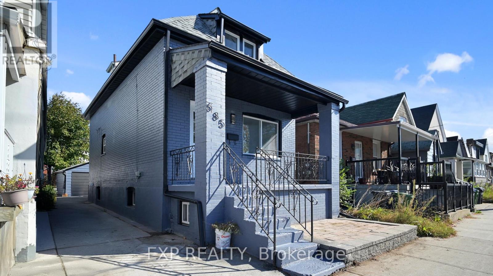685 Jane Street, Toronto, Ontario  M6N 4A6 - Photo 3 - W12474210