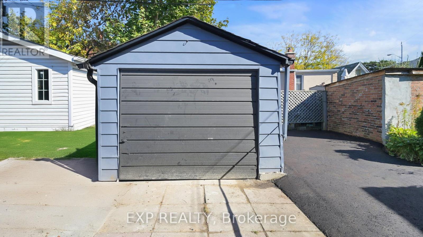 685 Jane Street, Toronto, Ontario  M6N 4A6 - Photo 33 - W12474210
