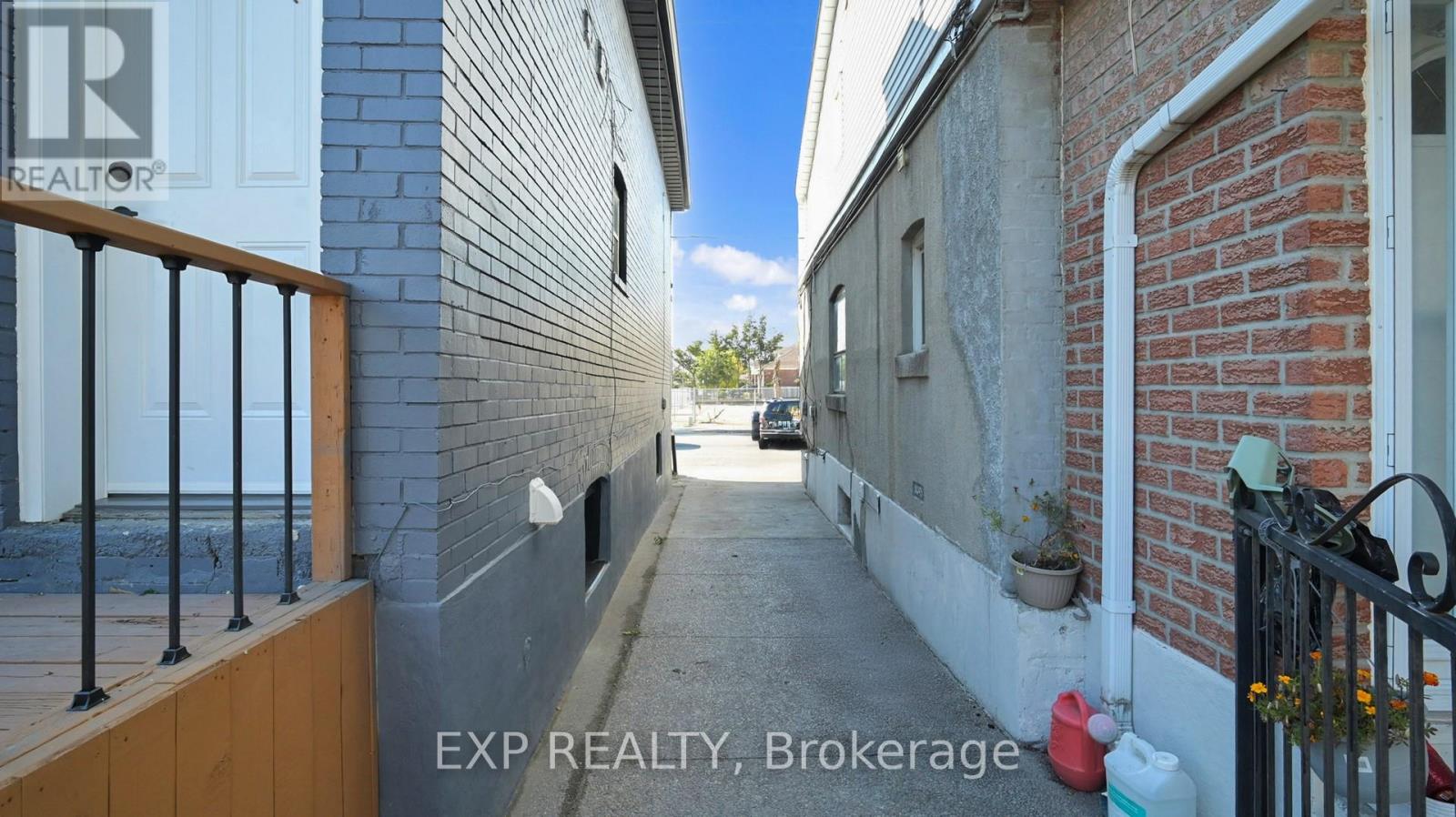685 Jane Street, Toronto, Ontario  M6N 4A6 - Photo 37 - W12474210