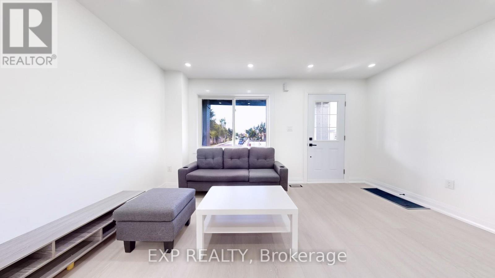 685 Jane Street, Toronto, Ontario  M6N 4A6 - Photo 6 - W12474210