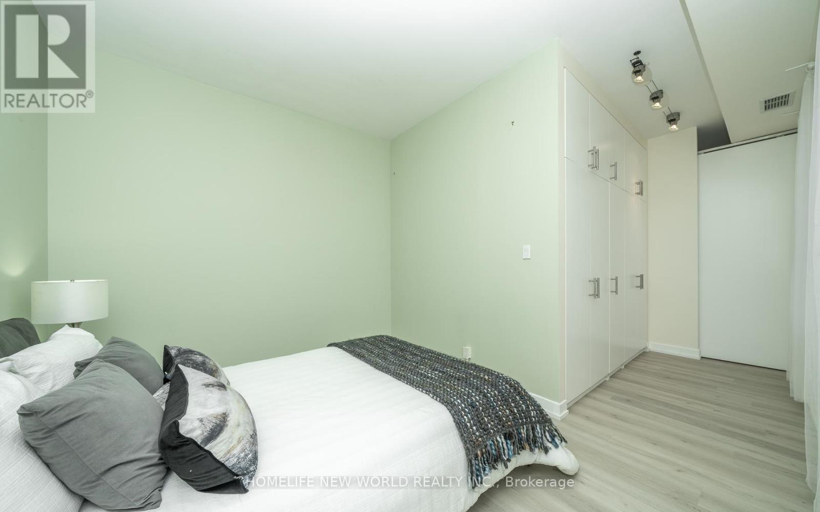 303 - 1 St Johns Road, Toronto, Ontario  M6P 4C7 - Photo 19 - W12474215