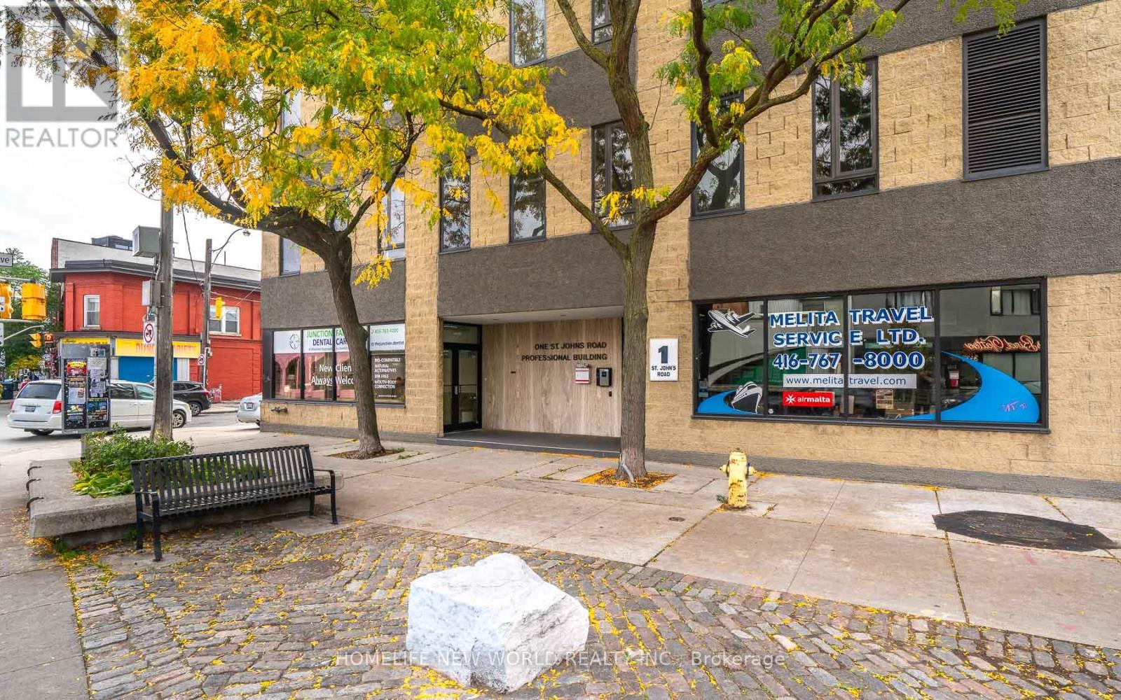 303 - 1 St Johns Road, Toronto, Ontario  M6P 4C7 - Photo 2 - W12474215