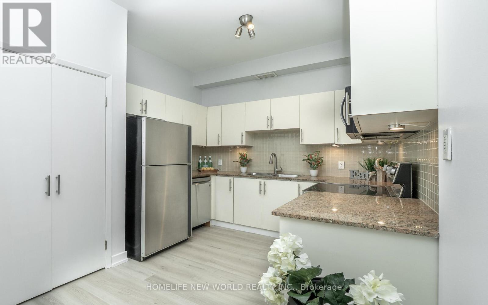 303 - 1 St Johns Road, Toronto, Ontario  M6P 4C7 - Photo 7 - W12474215