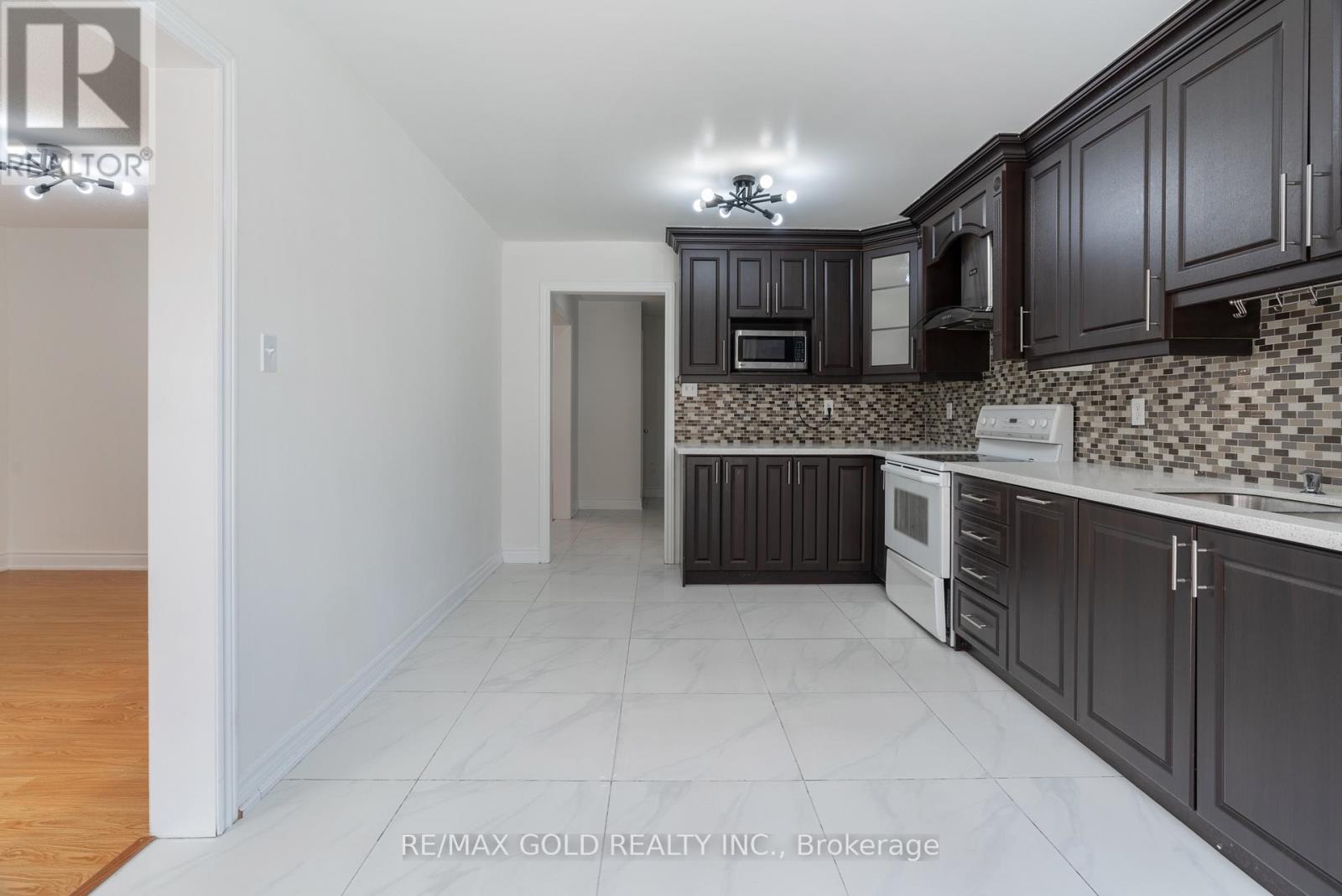 51 Tigerlily Place, Brampton, Ontario  L6R 2C8 - Photo 13 - W12474238