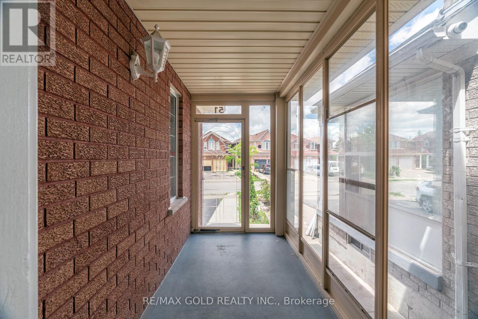 51 Tigerlily Place, Brampton, Ontario  L6R 2C8 - Photo 2 - W12474238