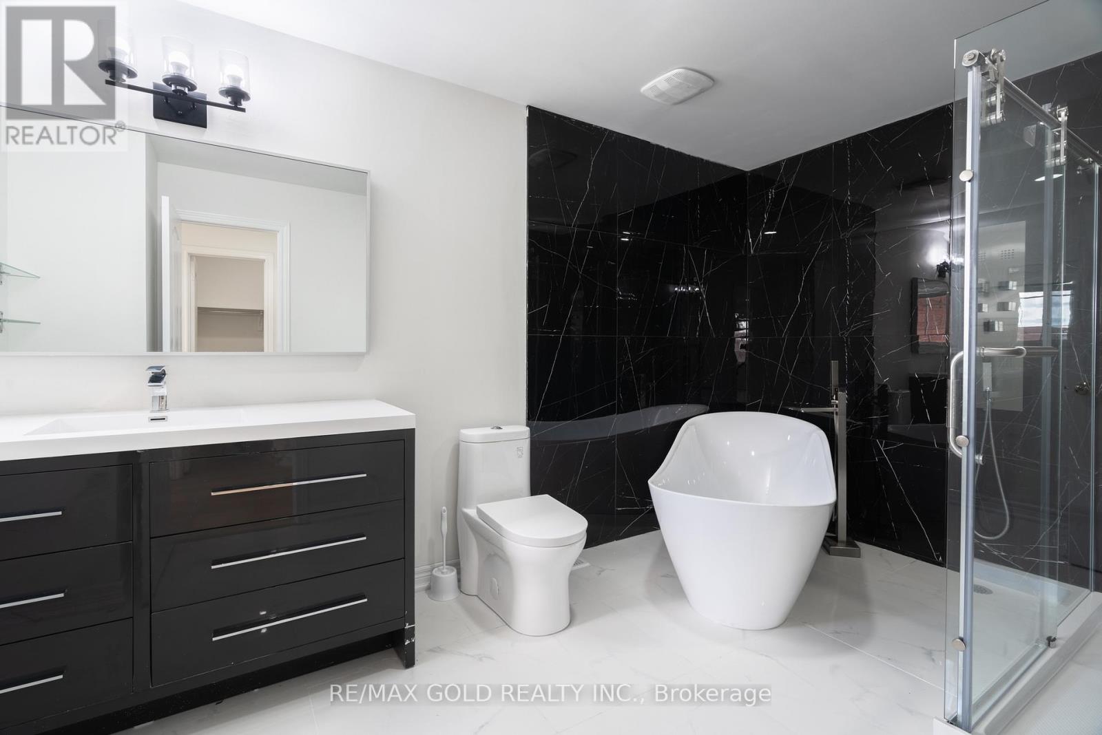 51 Tigerlily Place, Brampton, Ontario  L6R 2C8 - Photo 24 - W12474238