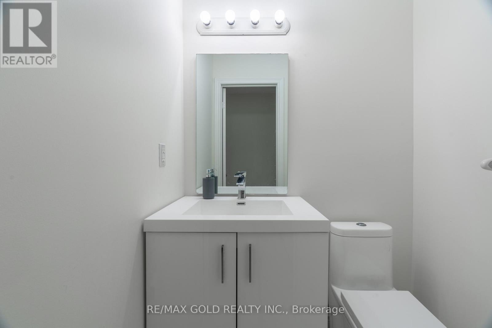 51 Tigerlily Place, Brampton, Ontario  L6R 2C8 - Photo 5 - W12474238