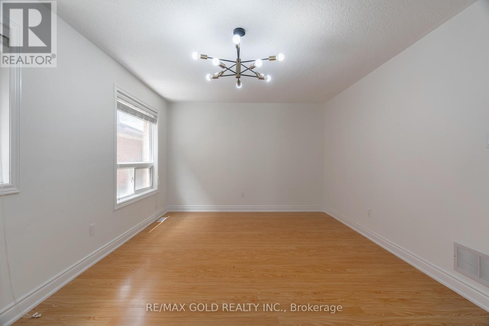 51 Tigerlily Place, Brampton, Ontario  L6R 2C8 - Photo 8 - W12474238