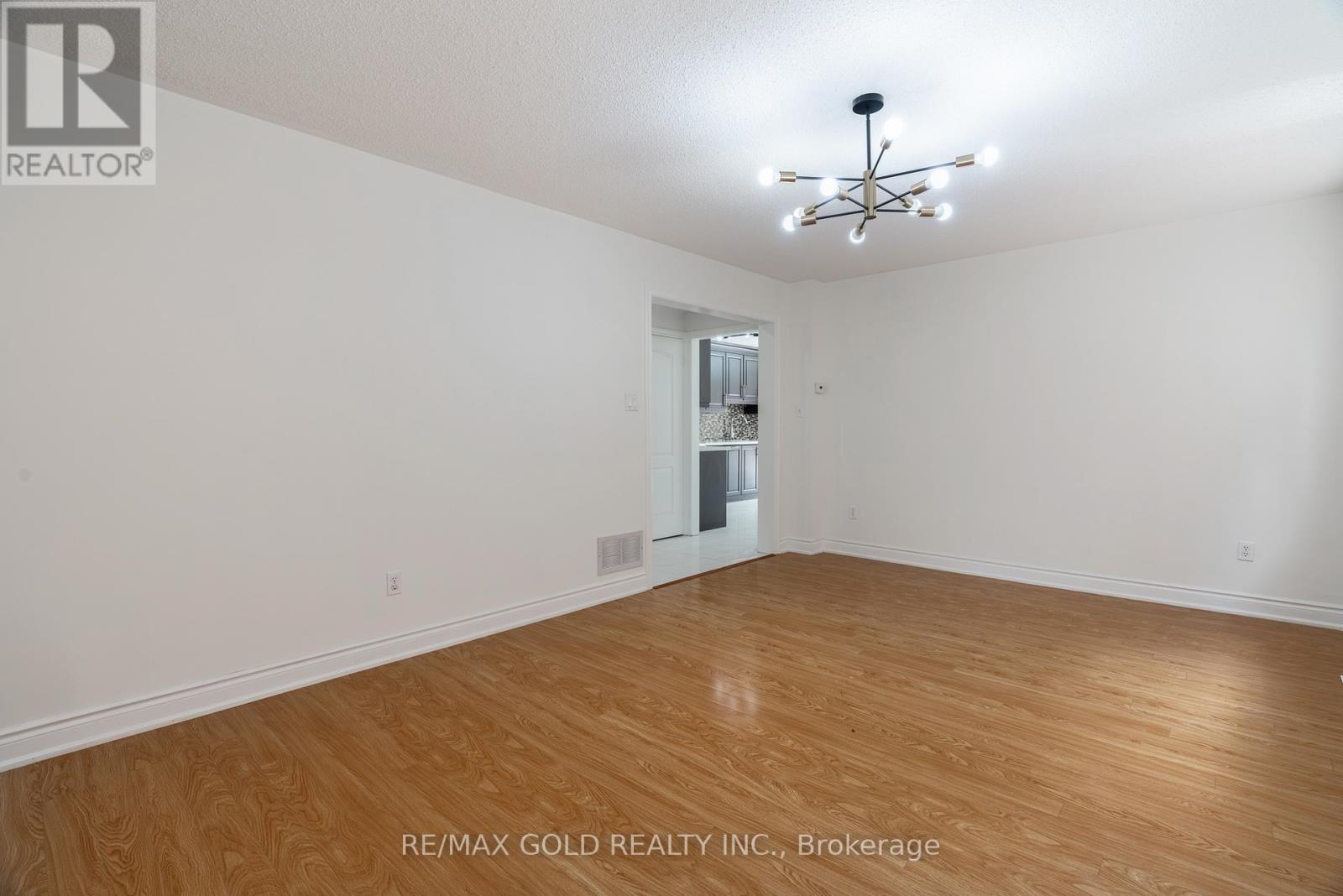 51 Tigerlily Place, Brampton, Ontario  L6R 2C8 - Photo 9 - W12474238