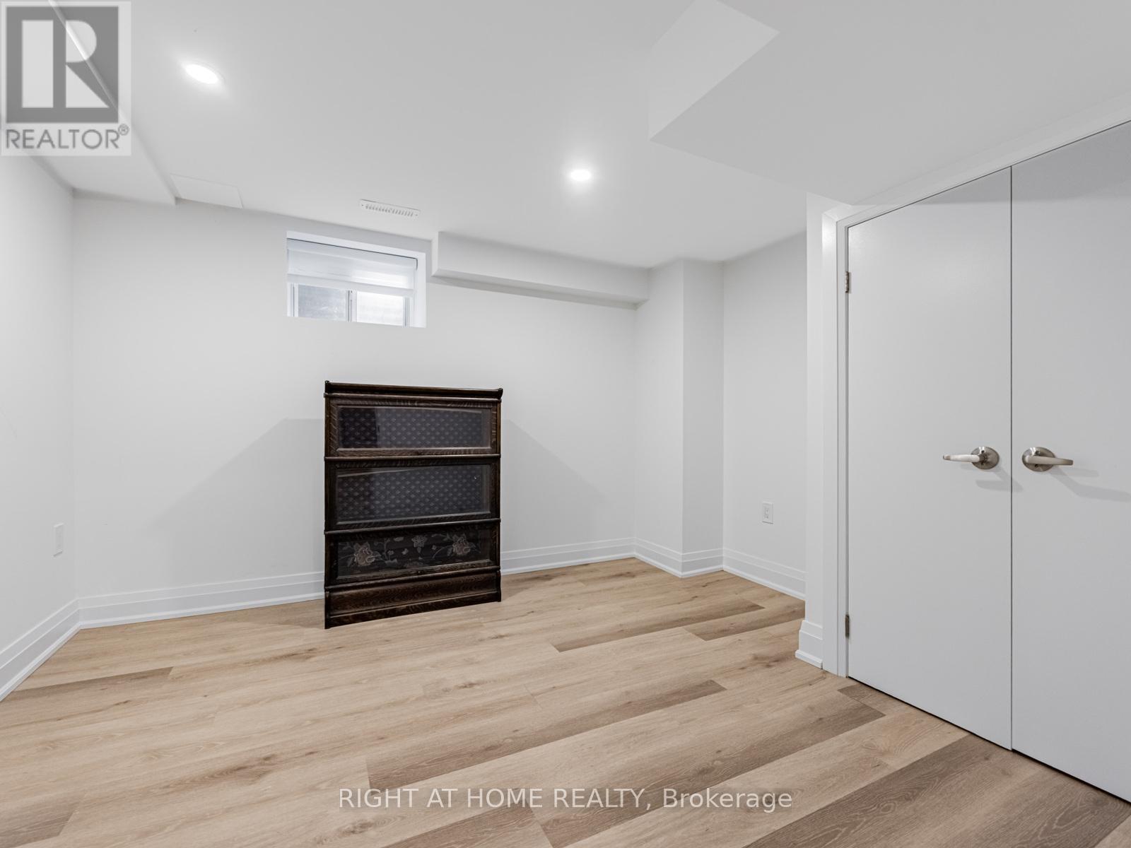 883 Francis Road, Burlington, Ontario  L7T 3Y3 - Photo 5 - W12474244