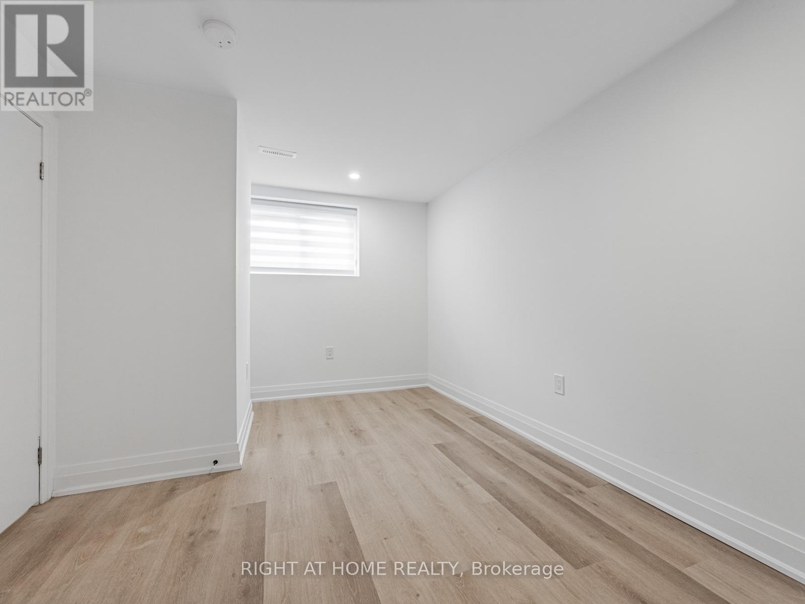 883 Francis Road, Burlington, Ontario  L7T 3Y3 - Photo 8 - W12474244