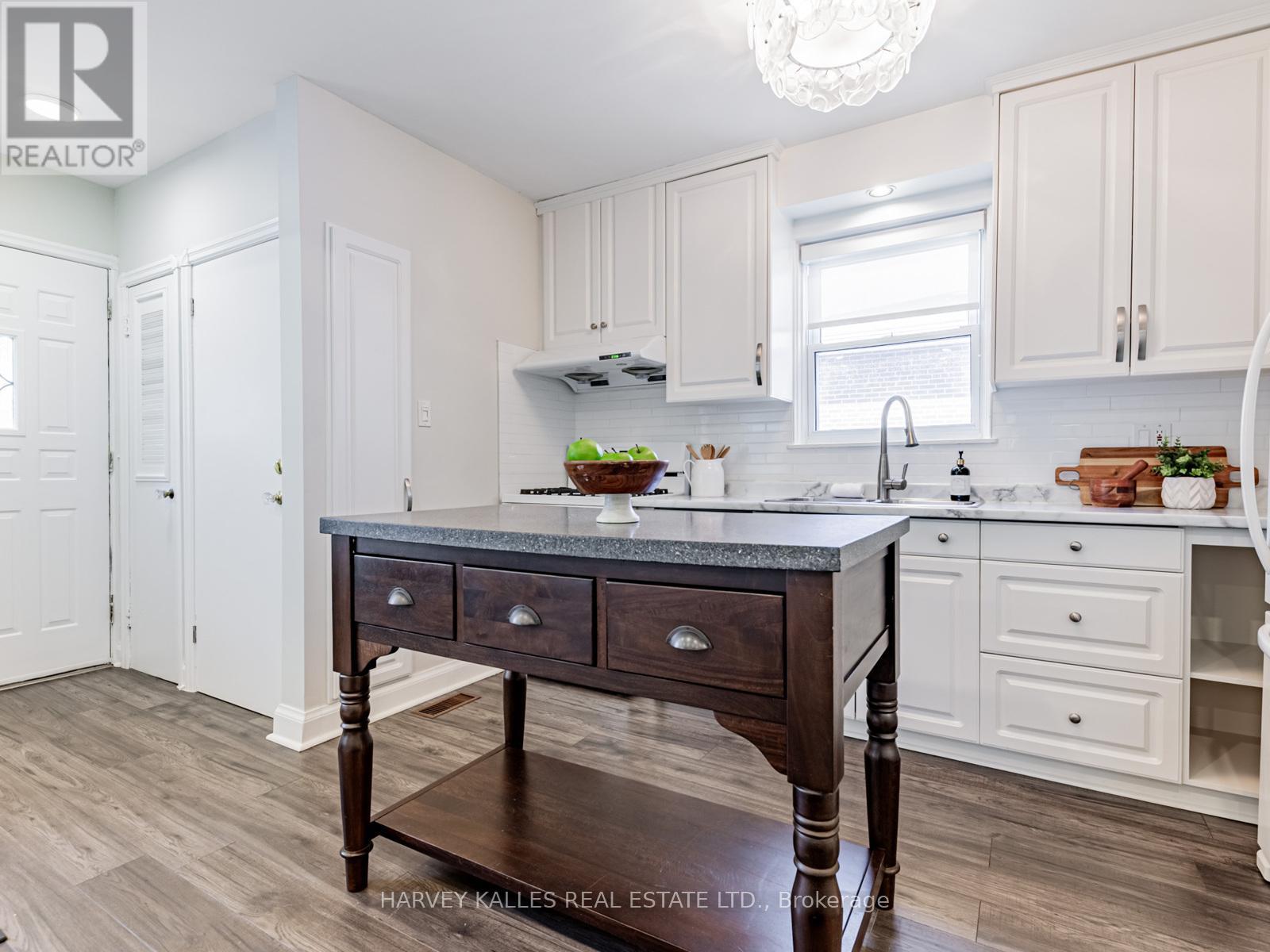 1a Thirty-Seventh Street, Toronto, Ontario  M8W 3L5 - Photo 11 - W12474246