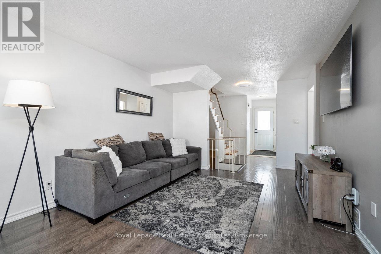 44 Village Court, Brampton, Ontario  L6W 1A6 - Photo 7 - W12474259