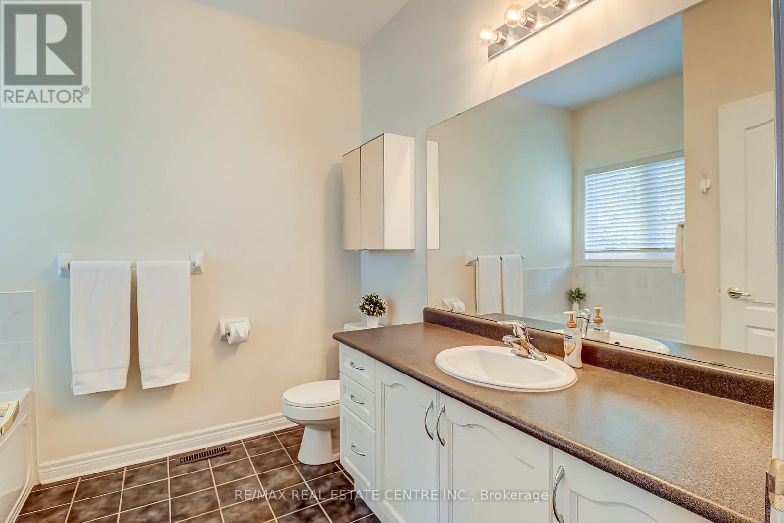 33 Calliandra Trail, Brampton, Ontario  L6R 0S3 - Photo 23 - W12474282