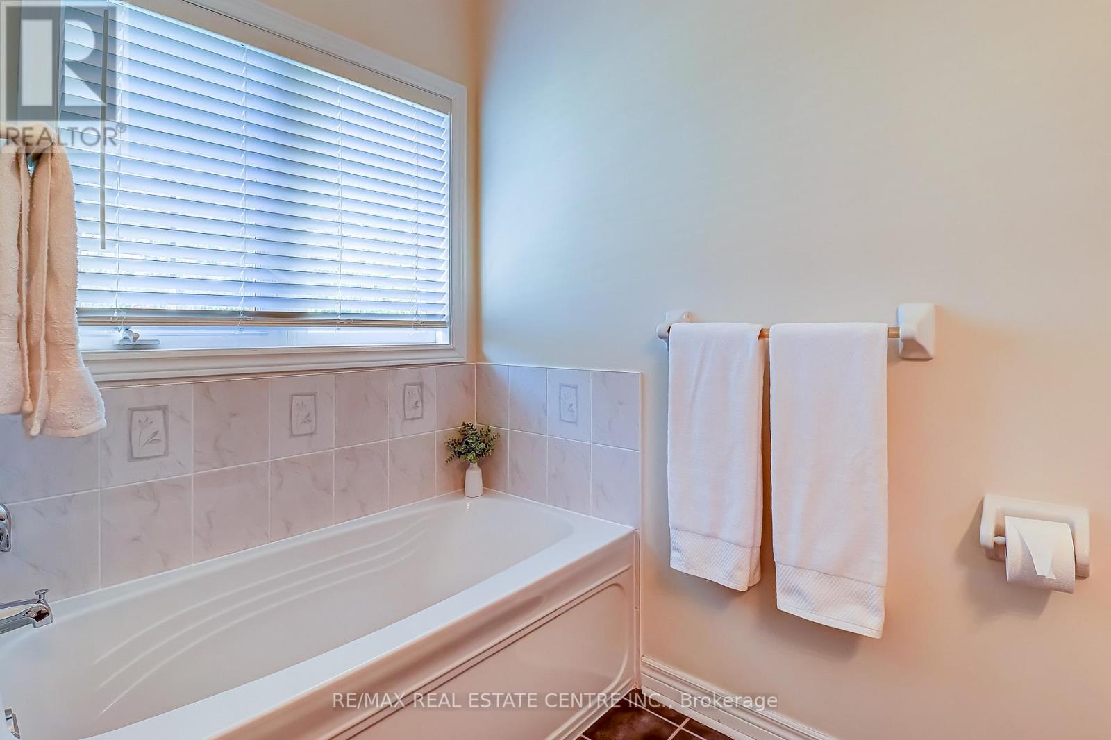 33 Calliandra Trail, Brampton, Ontario  L6R 0S3 - Photo 24 - W12474282