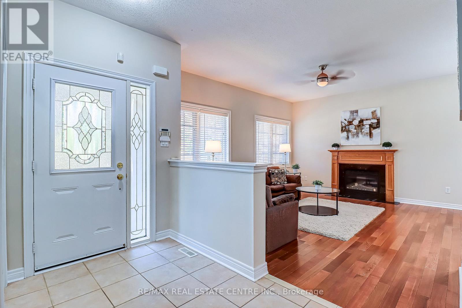 33 Calliandra Trail, Brampton, Ontario  L6R 0S3 - Photo 6 - W12474282