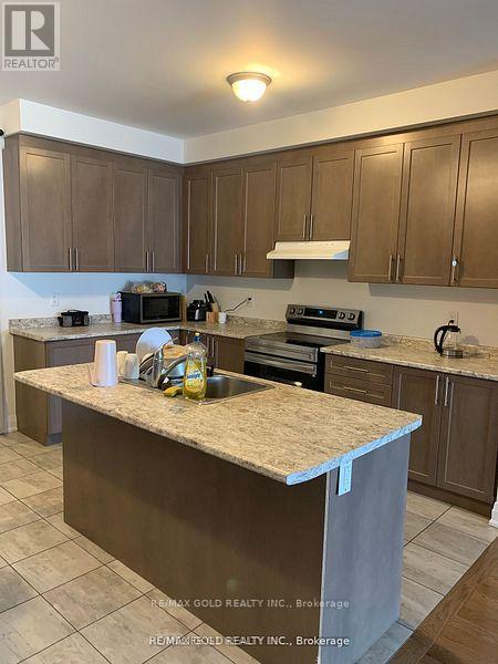 35 Dalbeattie Drive, Brampton, Ontario  L6Y 6H7 - Photo 3 - W12474284