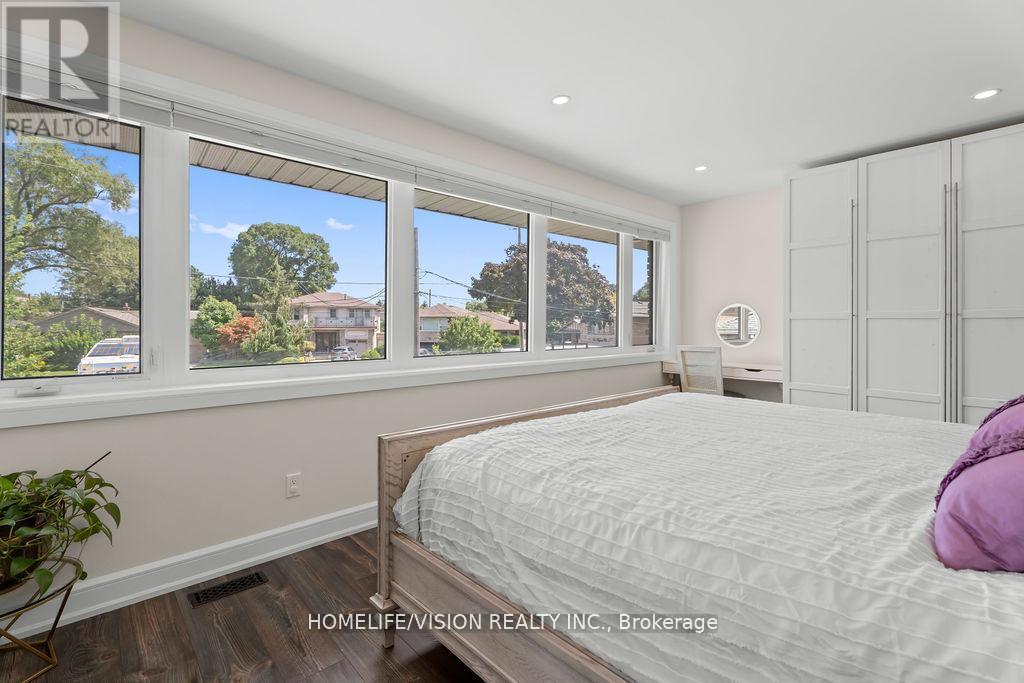 10 Majestic Court, Toronto, Ontario  M6B 3K3 - Photo 29 - W12473755