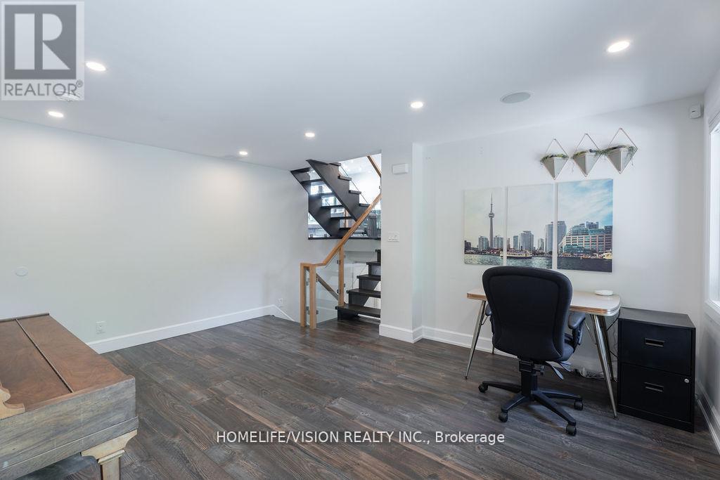 10 Majestic Court, Toronto, Ontario  M6B 3K3 - Photo 18 - W12473755