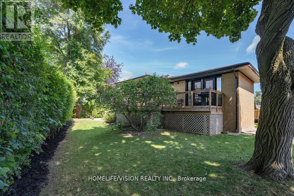 10 Majestic Court, Toronto, Ontario  M6B 3K3 - Photo 39 - W12473755