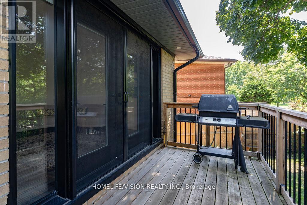 10 Majestic Court, Toronto, Ontario  M6B 3K3 - Photo 44 - W12473755