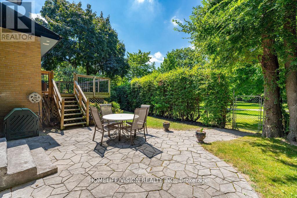 10 Majestic Court, Toronto, Ontario  M6B 3K3 - Photo 36 - W12473755
