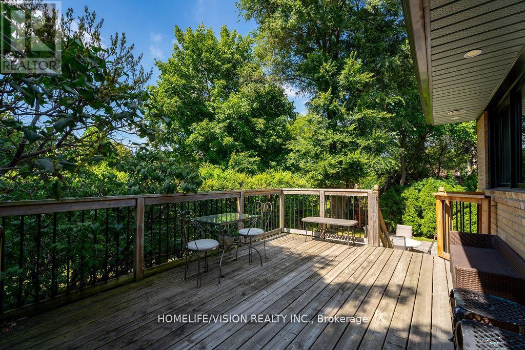 10 Majestic Court, Toronto, Ontario  M6B 3K3 - Photo 46 - W12473755