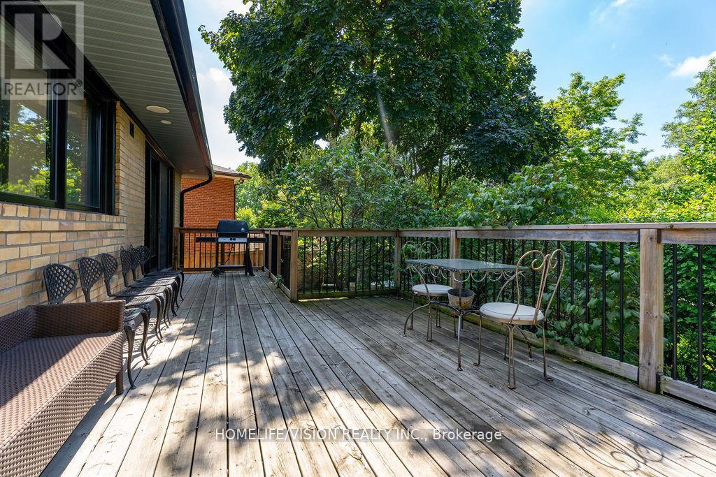 10 Majestic Court, Toronto, Ontario  M6B 3K3 - Photo 38 - W12473755