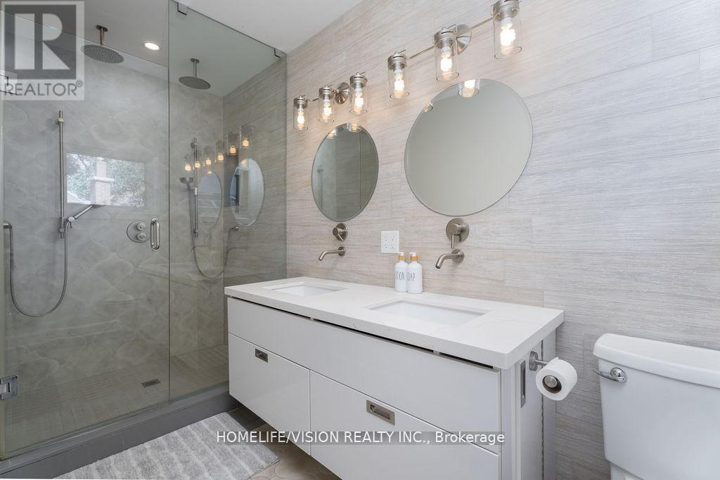 10 Majestic Court, Toronto, Ontario  M6B 3K3 - Photo 30 - W12473755