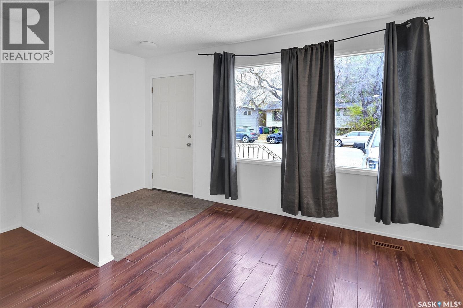 207-209 S Avenue N, Saskatoon, Saskatchewan  S7L 2Z7 - Photo 4 - SK021394