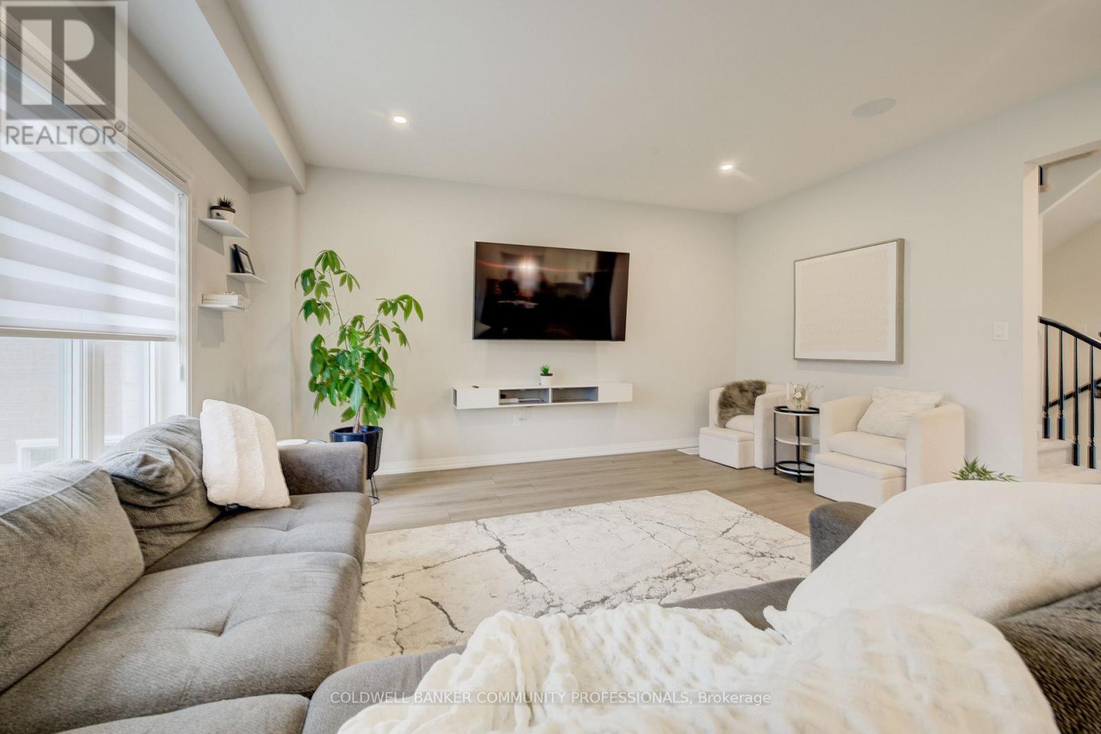 36 Alicia Crescent, Thorold, Ontario  L3C 7M5 - Photo 12 - X12474148