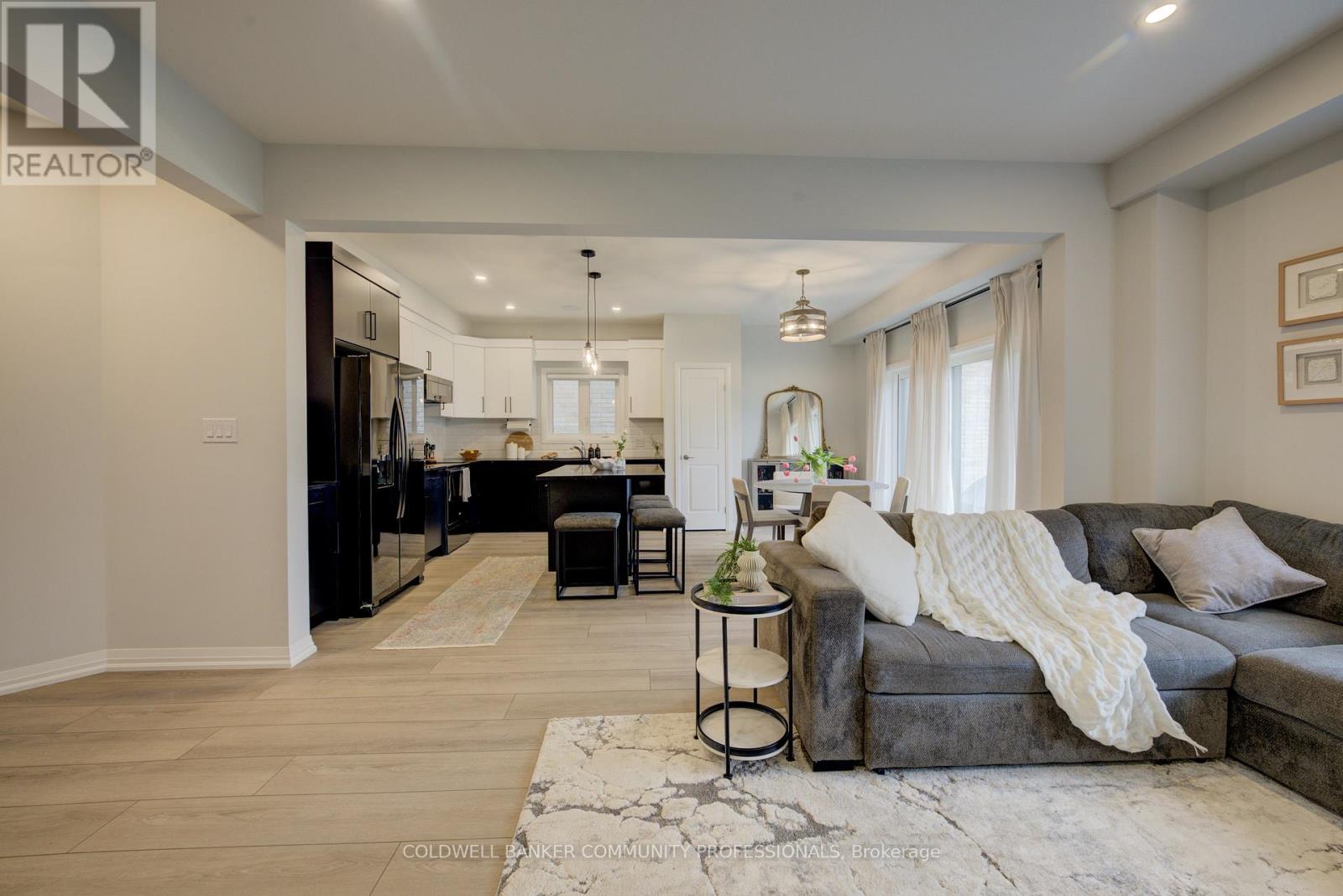 36 Alicia Crescent, Thorold, Ontario  L3C 7M5 - Photo 15 - X12474148