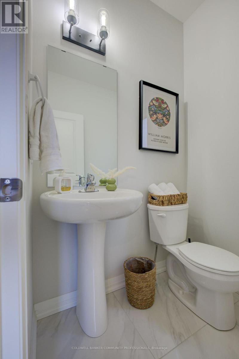 36 Alicia Crescent, Thorold, Ontario  L3C 7M5 - Photo 8 - X12474148