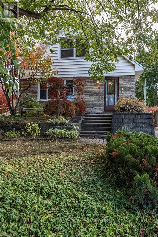 8 SYLVIA CRESCENT, Hamilton, Ontario