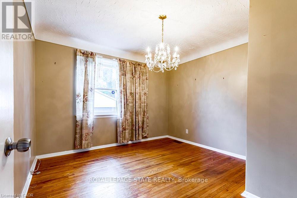 8 Sylvia Crescent, Hamilton, Ontario  L8K 2A9 - Photo 12 - X12474178