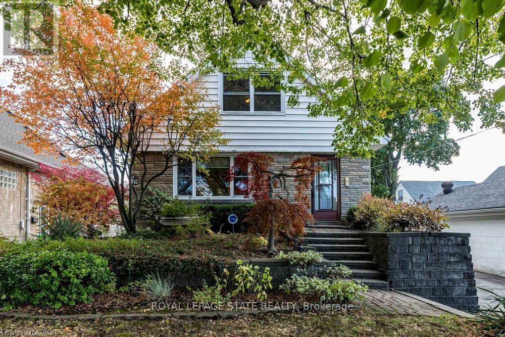 8 Sylvia Crescent, Hamilton, Ontario  L8K 2A9 - Photo 3 - X12474178